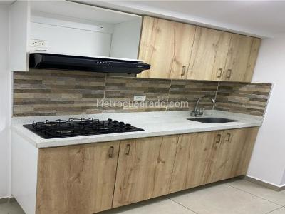 Apartamento de 2 alcobas en venta en Las Lomitas, Sabaneta, 60 m² · foto 3 de 9