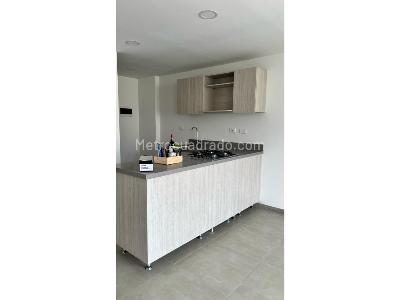 Apartamento de 2 alcobas en venta en Cabañas, Bello, 61 m² · foto 2 de 17