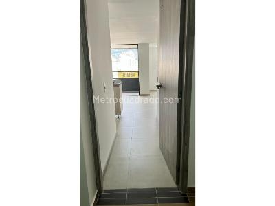 Apartamento de 2 alcobas en venta en Cabañas, Bello, 61 m² · foto 9 de 17