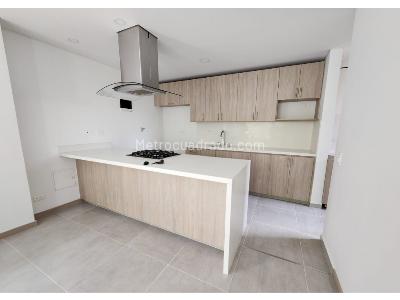 Apartamento de 3 alcobas en venta en El Chingui, Envigado, 94 m² · foto 2 de 16