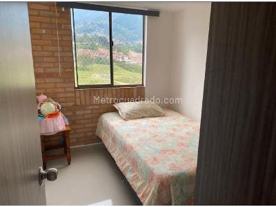 Apartamento de 3 alcobas en venta en Valadares, Bello, 72 m² · foto 5 de 13