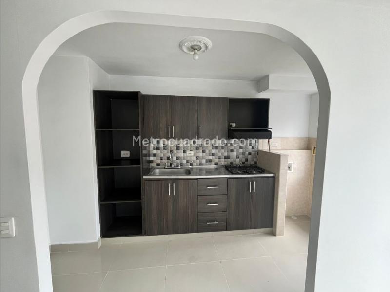 Charming 3BR Apartment with Gym in Robledo - 4