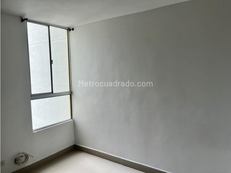 Charming 3BR Apartment with Gym in Robledo - 8