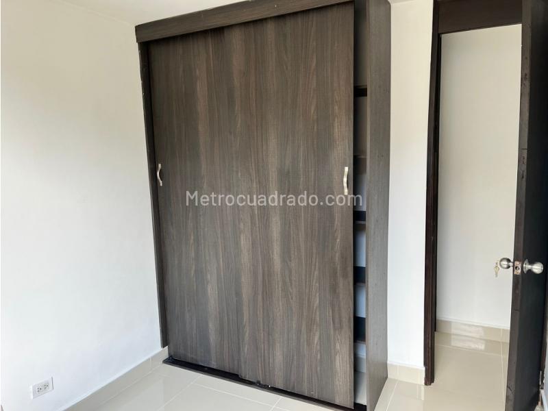 Charming 3BR Apartment with Gym in Robledo - 9