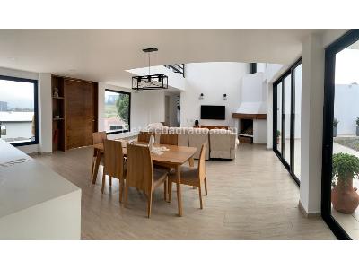 Casa de 5 alcobas en venta en Loma Del Escobero, Envigado, 215 m² · foto 3 de 12