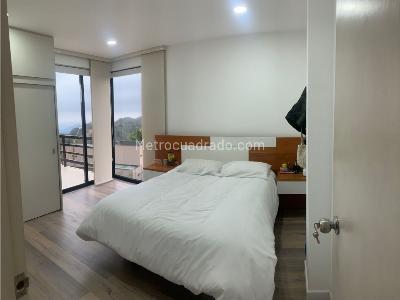 Casa de 5 alcobas en venta en Loma Del Escobero, Envigado, 215 m² · foto 4 de 12