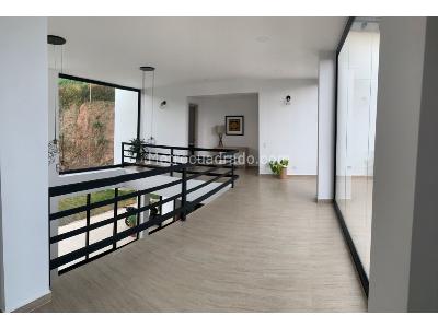 Casa de 5 alcobas en venta en Loma Del Escobero, Envigado, 215 m² · foto 11 de 12