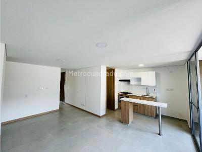 Apartamento de 3 alcobas en venta en San Jose, Sabaneta, 78 m² · foto 2 de 18