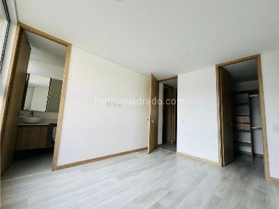Apartamento de 3 alcobas en venta en San Jose, Sabaneta, 78 m² · foto 5 de 18