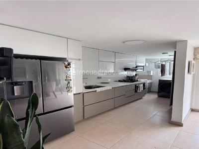 Apartamento de 3 alcobas en venta en Cumbres, Envigado, 81 m² · foto 2 de 20