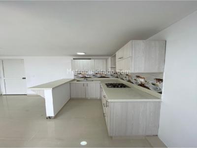 Apartamento de 3 alcobas en venta en El Mirador, Bello, 55 m² · foto 8 de 20