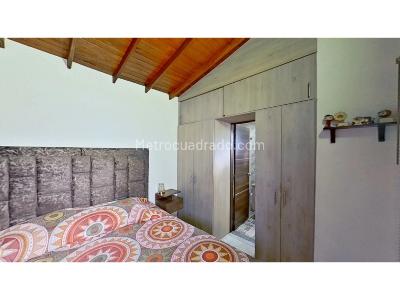Apartamento de 3 alcobas en venta en Cabañas, Bello, 79 m² · foto 9 de 20
