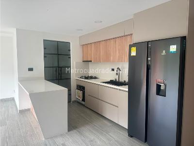 Apartamento de 3 alcobas en venta en Amazonia, Bello, 94 m² · foto 4 de 20