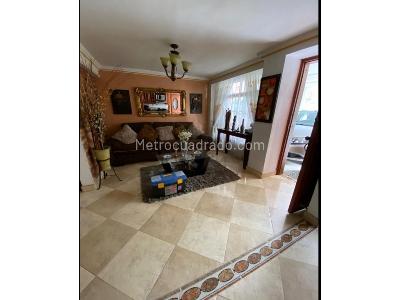 Casa de 5 alcobas en venta en Cabañas, Bello, 215 m² · foto 2 de 20