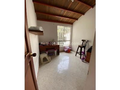 Casa de 5 alcobas en venta en Cabañas, Bello, 215 m² · foto 6 de 20