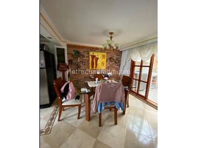 Casa de 5 alcobas en venta en Cabañas, Bello, 215 m² · foto 13 de 20
