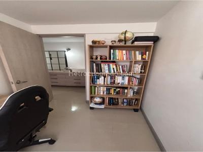 Apartamento de 3 alcobas en venta en San Jose, Sabaneta, 57 m² · foto 8 de 20