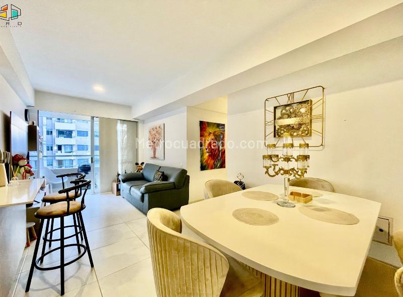 Modern 3BR Apartment with Balcony in Jardines - 2