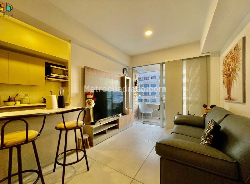 Modern 3BR Apartment with Balcony in Jardines - 3