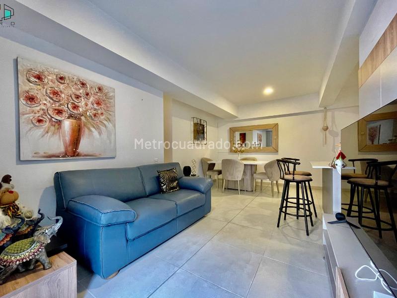 Modern 3BR Apartment with Balcony in Jardines - 4
