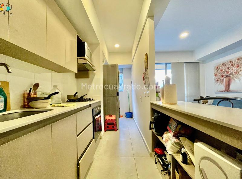 Modern 3BR Apartment with Balcony in Jardines - 6