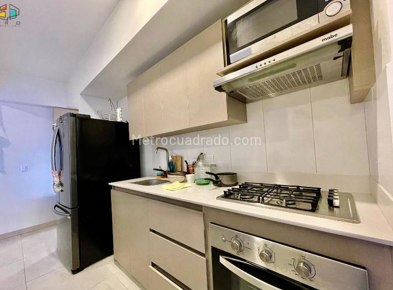 Modern 3BR Apartment with Balcony in Jardines - 7