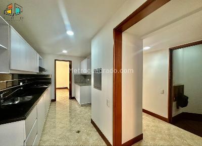 Apartamento de 3 alcobas en venta en Laureles, Medellín, 130 m² · foto 2 de 20