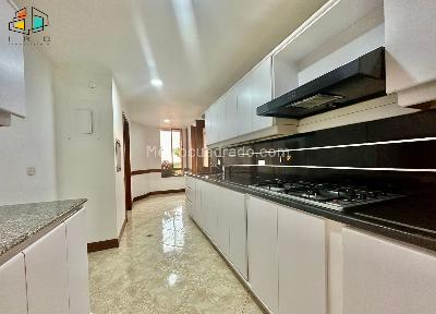 Apartamento de 3 alcobas en venta en Laureles, Medellín, 130 m² · foto 3 de 20