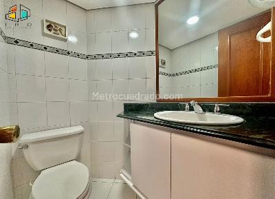 Apartamento de 3 alcobas en venta en Laureles, Medellín, 130 m² · foto 4 de 20