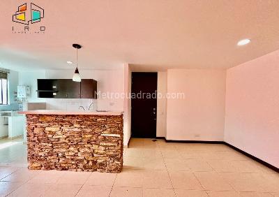 Apartamento de 2 alcobas en venta en El Poblado Loma Del Indio, Medellín, 61 m² · foto 16 de 20