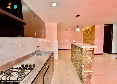 Apartamento de 2 alcobas en venta en El Poblado Loma Del Indio, Medellín, 61 m² · foto 6 de 20