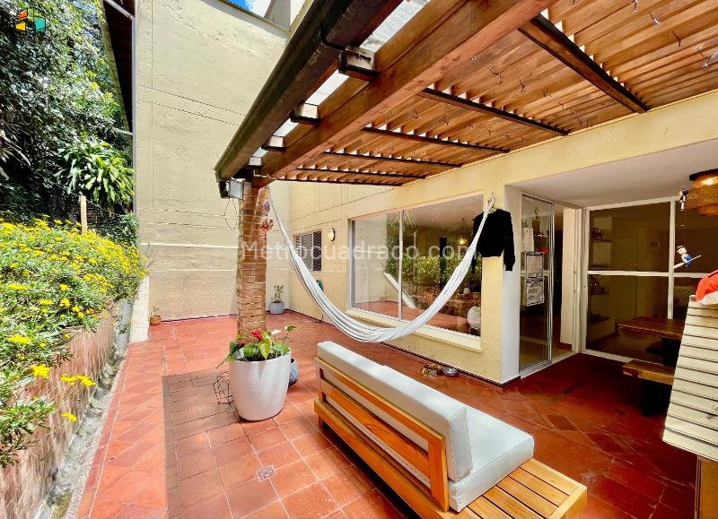 Exclusive 4BR Apartment in El Tesoro - 5