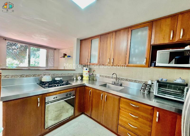 Exclusive 4BR Apartment in El Tesoro - 8