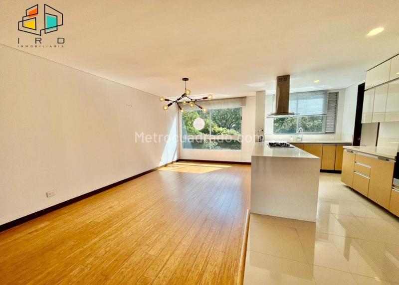 Elegant 3BR Apartment in Los Balsos - 3