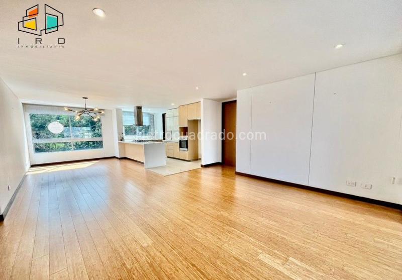 Elegant 3BR Apartment in Los Balsos - 4