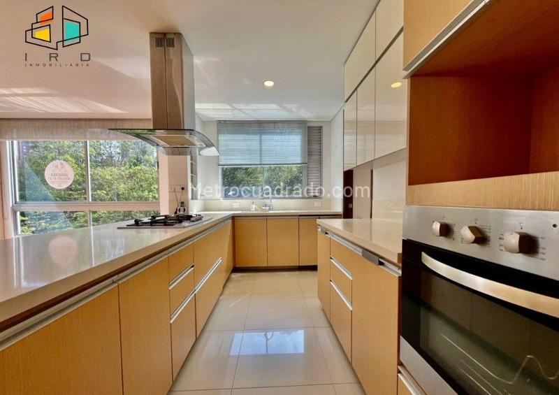 Elegant 3BR Apartment in Los Balsos - 6