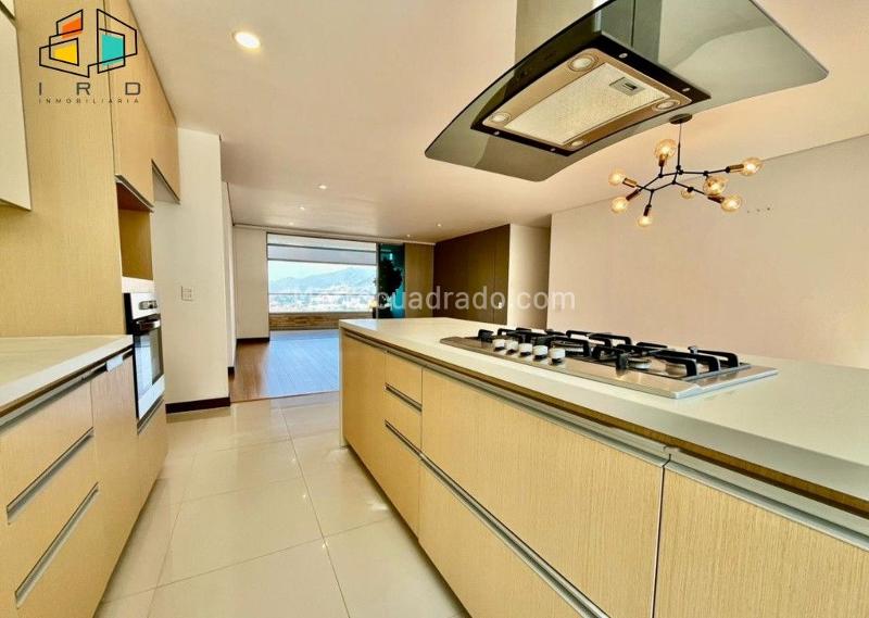 Elegant 3BR Apartment in Los Balsos - 8