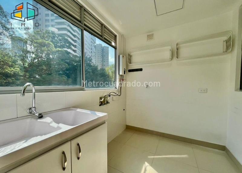 Elegant 3BR Apartment in Los Balsos - 9