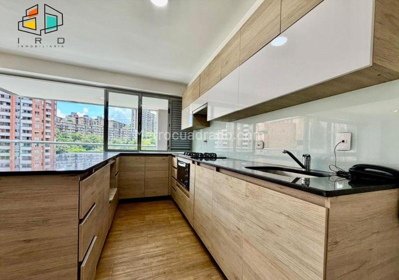 Piso – Medellín, Colombia, El Poblado - Más