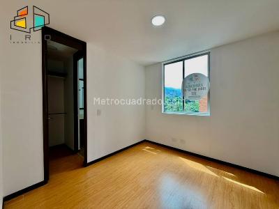 Apartamento de 4 alcobas en arriendo en Castropol, Medellín, 110 m² · foto 19 de 20