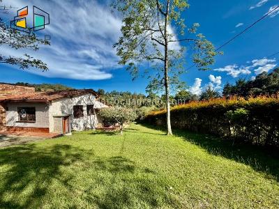 Casa de 4 alcobas en arriendo en Altos Del Poblado, Medellín · foto 2 de 20