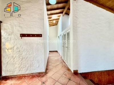 Casa de 4 alcobas en arriendo en Altos Del Poblado, Medellín · foto 6 de 20