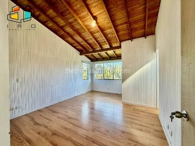 Casa de 4 alcobas en arriendo en Altos Del Poblado, Medellín · foto 7 de 20