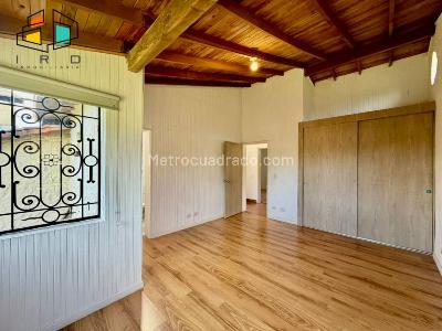 Casa de 4 alcobas en arriendo en Altos Del Poblado, Medellín · foto 8 de 20