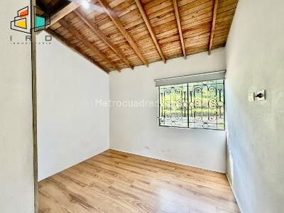 Casa de 4 alcobas en arriendo en Altos Del Poblado, Medellín · foto 12 de 20