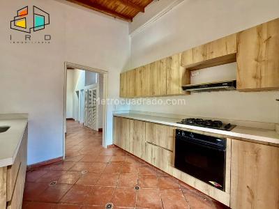 Casa de 4 alcobas en arriendo en Altos Del Poblado, Medellín · foto 16 de 20