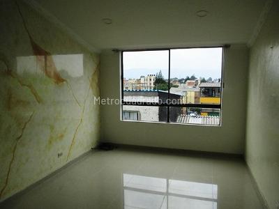 Apartamento de 3 alcobas en venta en Villas De Granada Et I, Bogotá, 64 m² · foto 2 de 15