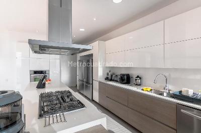 Apartamento de 4 alcobas en arriendo en Cerros De Los Alpes, Bogotá, 307 m² · foto 8 de 20