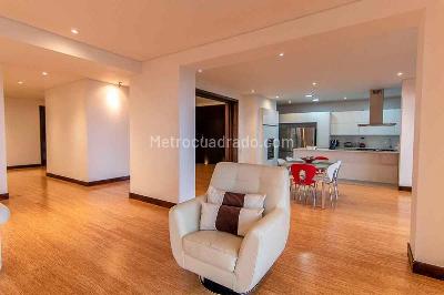 Apartamento de 4 alcobas en arriendo en Cerros De Los Alpes, Bogotá, 307 m² · foto 12 de 20