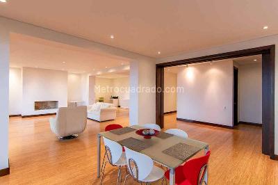 Apartamento de 4 alcobas en arriendo en Cerros De Los Alpes, Bogotá, 307 m² · foto 13 de 20